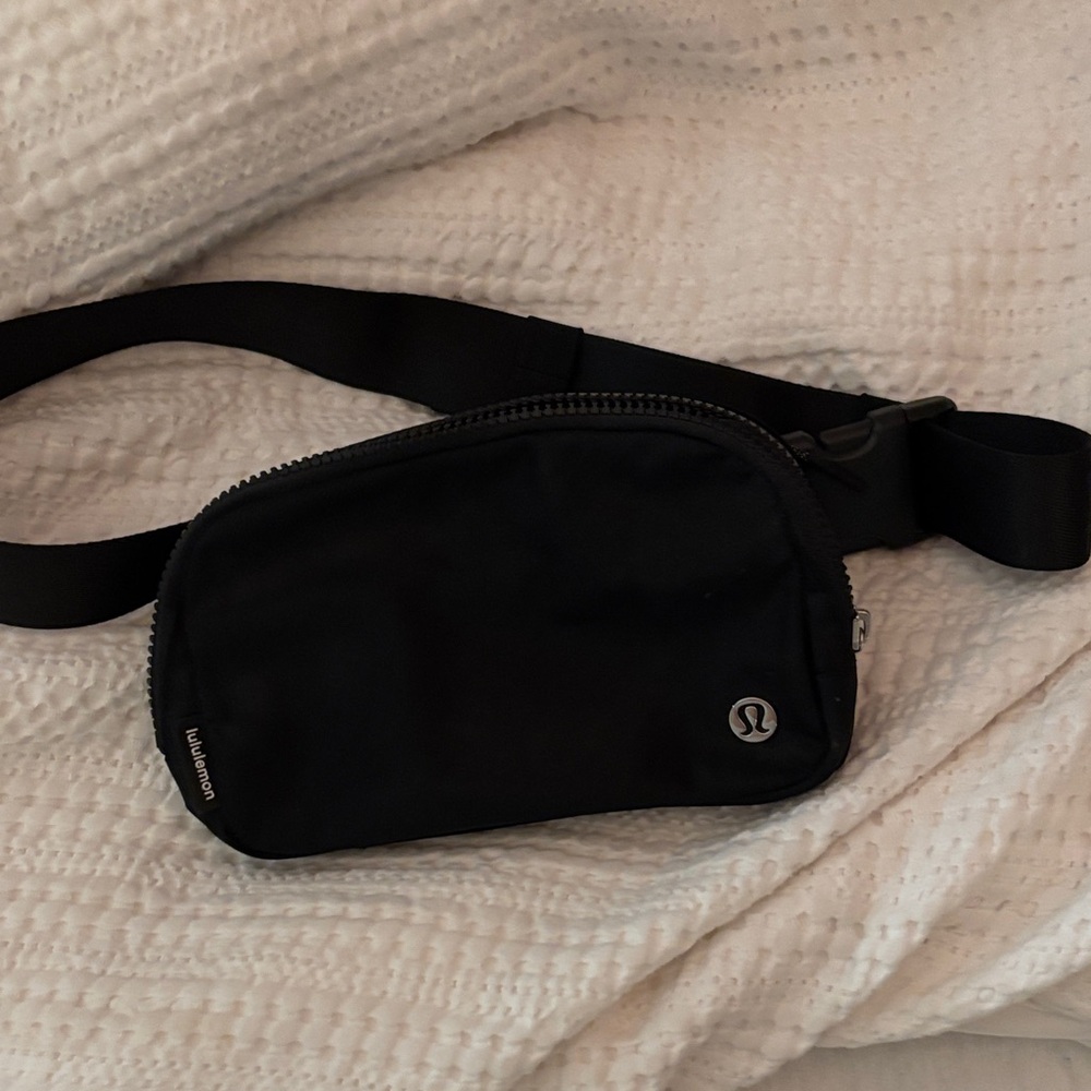 lululemon athletica Classic Black Belt Bag